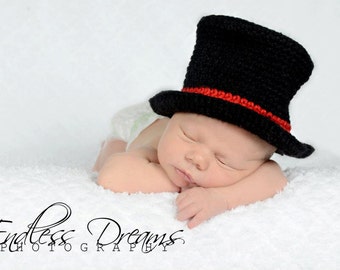 Elegant Crocheted Baby Top Hat: Picture-Perfect Photo Prop for Weddings