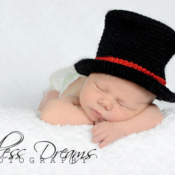 Elegante sombrero de copa de bebé tejido a ganchillo: accesorio fotográfico perfecto para bodas