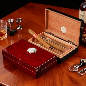 Cave à cigares personnalisée en bois de cèdre - Boîte à cigares de voyage personnalisée avec contrôle de l'humidité, étui de rangement à cigares doublé de cèdre, cadeaux pour lui