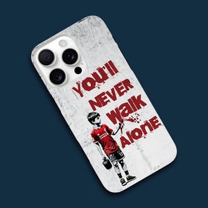 Etui na iPhone&#39;a inspirowane LFC Banksy - Graffiti Liverpool FC - Nigdy nie będziesz sam etui na iPhone&#39;a