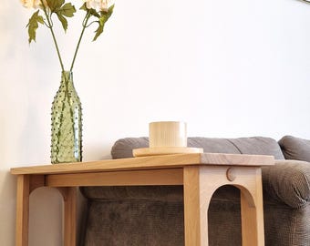 Mesa consola estrecha de madera maciza de roble, mesa de entrada hecha a mano, mesa de pasillo moderna, mesa auxiliar moderna delgada con estante, consola MCM