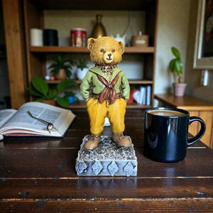 Escultura artística de oso de peluche pintada a mano / Decoración política moderna
