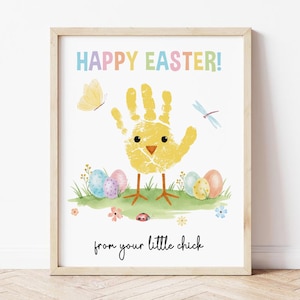 Può includere: Una tazza di ceramica bianca con manico nero e la scritta "But First, Coffee" in stile scritto a mano. La tazza è probabilmente da 325 ml, perfetta per una bevanda mattutina.