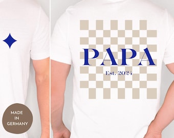 Geschenk für Papa Personalisierbares Papa T-Shirt für Vatertag “PAPA” mit individuellem Geburtsjahr des Kindes und modernem Karomuster