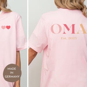 Oma T-Shirt personalisiert mit Jahreszahl, Damen Shirt “Oma” mit Datum, personalisiertes Geschenk für Großmütter, Oma Shirt mit Herzmotiv und Jahr, individuelles Oma T-Shirt mit Datum, personalisiertes Muttertagsgeschenk für Oma, Großmutter Shirt mit Herzen und Jahreszahl, personalisiertes Damen T-Shirt “Oma”, Geschenk für Oma mit individueller Jahreszahl, personalisierbares Shirt für Großmütter mit Datum, Oma T-Shirt mit Herzen und Jahr, personalisiertes Sweatshirt für Oma mit Datum