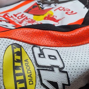 Repsol Honda Racing Läder | Valentino Rossi 46 Tribute | One Heart-ställ | CE-godkända skydd bild 3