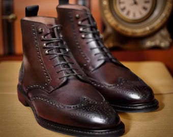 Botines brogue con punta de ala de cuero marrón hechos a mano para hombre