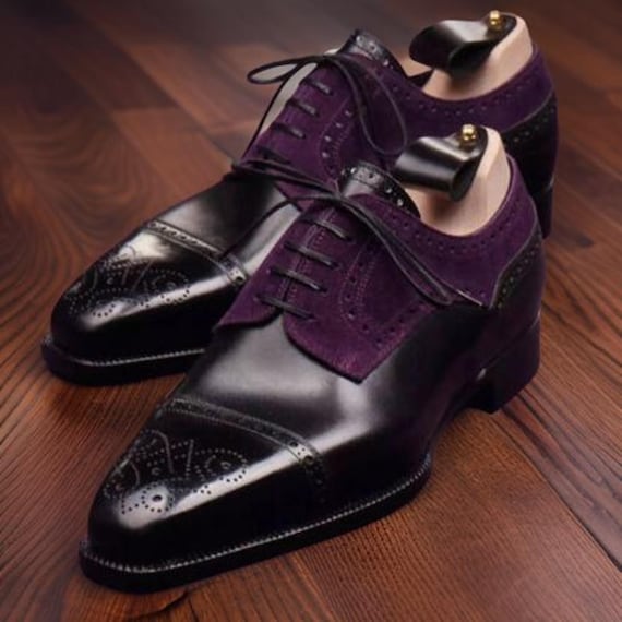 Zapatos Oxford Goodyear de cuero negro y ante morado hechos a mano