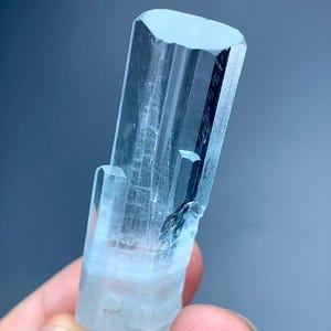 Natural Aquamarine Crystal: Blue Gemstone from Skardu, Pakistan
