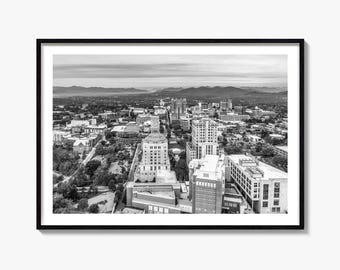 Stampa fotografica artistica in bianco e nero dello skyline di Asheville, poster di Blue Ridge, Carolina del Nord