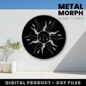 Puede incluir: Un sol de metal negro con una cara estilizada y los ojos cerrados. El sol está rodeado de rayos y está en una pared blanca. El texto "METAL MORPH Design in metal" está en la parte superior de la imagen. El texto "DIGITAL PRODUCT - DXF FILES" está en la parte inferior de la imagen.
