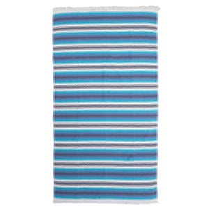 Peut inclure: Une serviette de plage rayée bleu et blanc avec des franges sur les bords.
