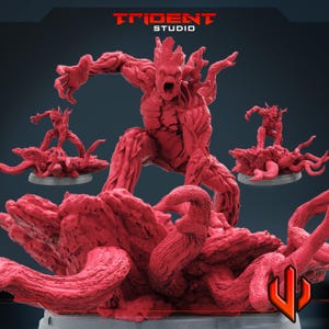 Op de afbeelding: Rode sculptuur van een humanoïde boomachtige figuur in een dynamische pose, met open mond en uitgestrekte armen. De sculptuur staat op een voetstuk met andere kleinere figuren. Het Trident Studio logo staat bovenaan.