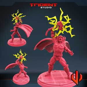 Op de afbeelding: Roze beeldjes van een superheld met een rode cape, die een hamer vasthoudt en omringd is door gele bliksem. Het Trident Studio-logo staat bovenaan.
