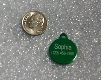 Médaille d'identification pour animal de compagnie gravée au laser -- Petite forme ronde (0,75 pouce) avec languette -- 2 faces (fabriquée aux États-Unis)