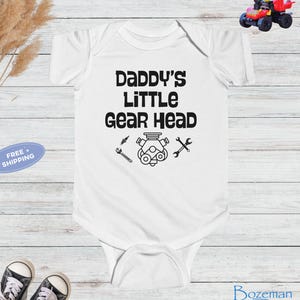 Body niemowlęce Daddy's Little Gear Head, słodka koszulka dla malucha, prezent na baby shower, fajne ubranka dla maluchów, ubranka dla maluchów, prezent dla wnuka