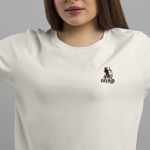 Offrid Streetwear T-shirt: Hoodad figurgrafiktröja bild 4