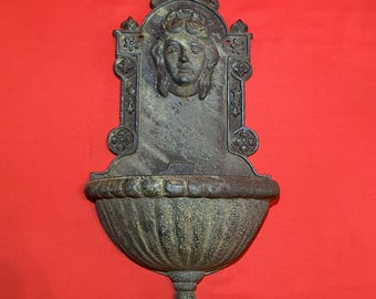 Französischer neoklassizistischer Stil Gusseisen Dekorativer Wandpflanztopf / Kunstbrunnen