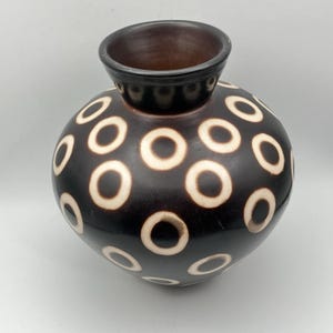 Jarrón vintage Chulucanas Perú / Círculos geométricos de arcilla crema y marrón Defecto n.° 4
