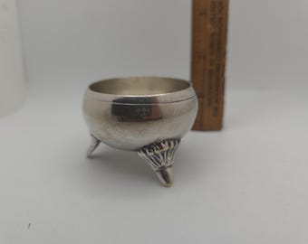 脚付きアンティーク銀メッキ塩入れ