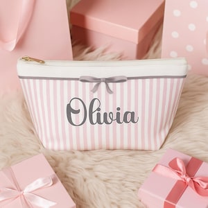 Young girl Custom makeup bag, Teenager toiletry bag, Personalized gift for Her, Mother daughter Gifts, Teen girl accessory bag, Coquette bow