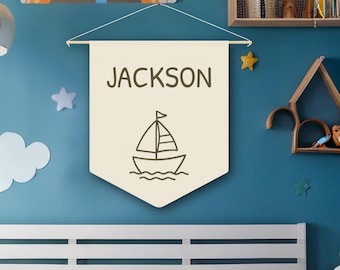 Fanion personnalisé de chambre d'enfant nautique pour bébé, bannière personnalisée sur le thème du bateau voilier, nom de bébé océan signe de chambre d'enfants, cadeau de shower de bébé drapeau côtier