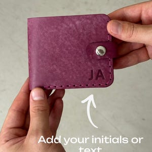 Cartera de cuero minimalista personalizada para mujer, accesorios de cuero hechos a mano para ella, linda billetera con forma de libro personalizada, regalo de cumpleaños único para mamá