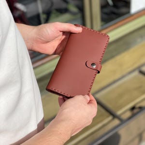 Leder Herren Geldbörse, personalisierte Rucksack Geldbörse, Reise-Accessoires, Bargeld Umschlag Kupplung, Geschenk für ihn Papa Vater Jungen Scheckheft Cover