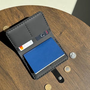 Leder-Pass-Inhaber, personalisierte Dokumentenhülle, minimalistische Passhülle, Geburtstagsreisegeschenk für ihn