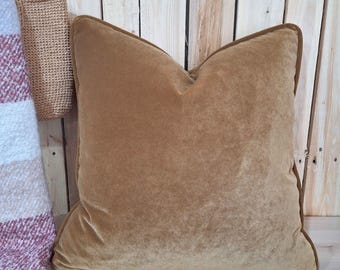 Mat fluwelen kussensloop, mat camel fluwelen kussensloop, lendekussensloop, luxe kussenslopen, elegante kussensloop, kussensloop gooien