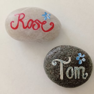 Personalised name stone pebble - pocket hug forget me not