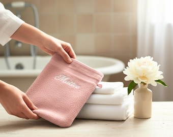 Gant de toilette personnalisé rose – prénom brodé – éponge coton 15x21 cm – fait main en France – cadeau artisanal salle de bain