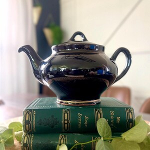 Vintage Royal Canadian Tekanna • Brun konstkeramik med gulddetaljer