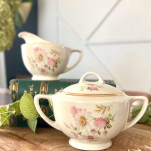 Vintage blommig TK Thun Bohemia tjeckisk porslinssockerskål och gräddkanna