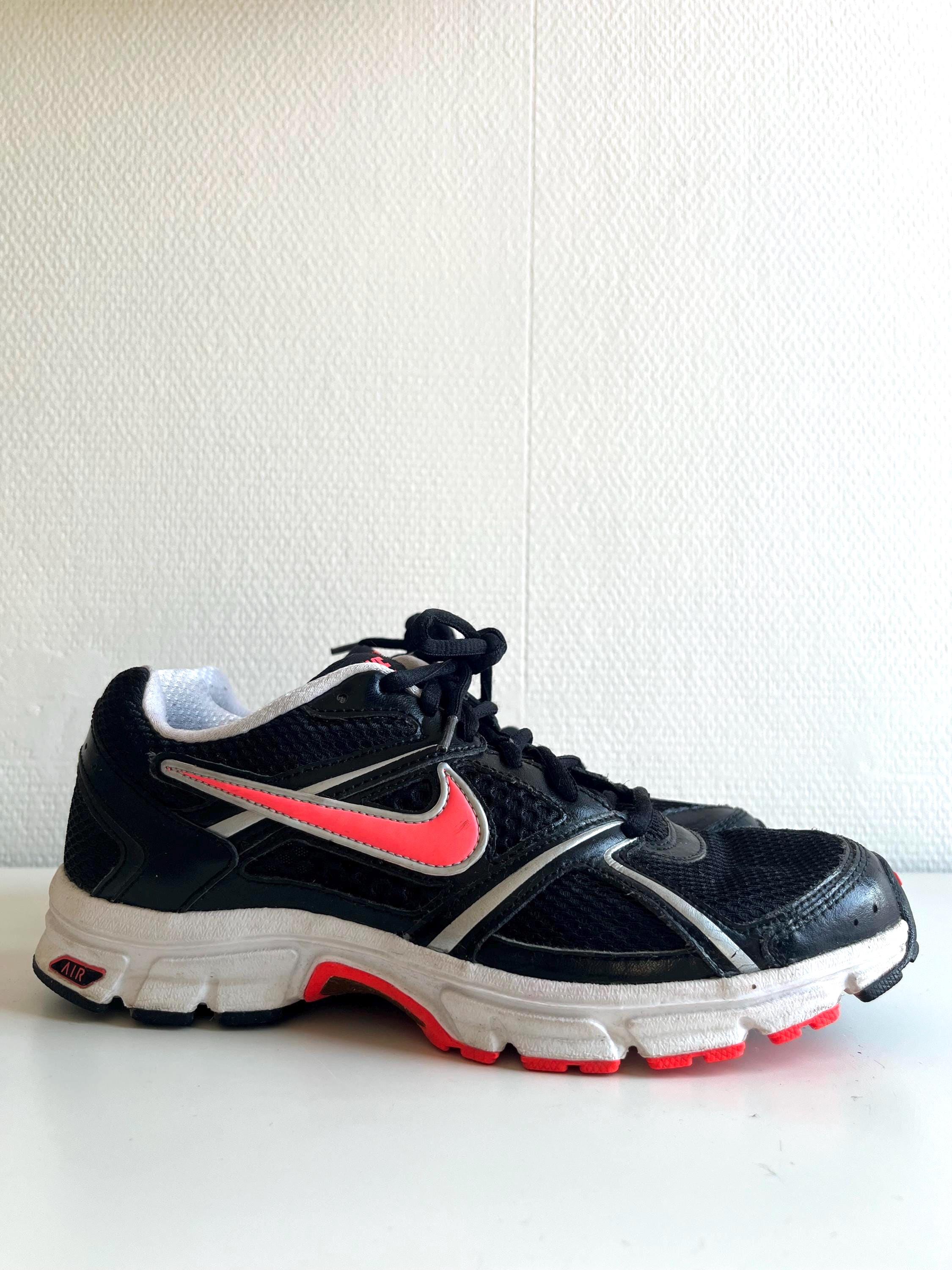 Nike air retaliate woman