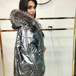 Metallic Silver Stepper Jacket : Wasserdichter Mantel für Frauen mit Fuchspelzkapuze