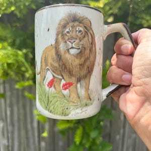 Vintage japanische Steinzeug Tasse mit Löwe - rustikale gesprenkelte Keramik Kaffeetasse, handgemachte Keramik Japan