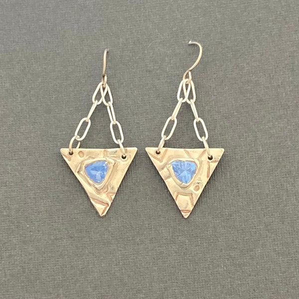 Boucles d’oreilles triangulaires avec zircon CUbic bleu géant