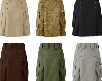 Könnte beinhalten: Sechs Kilts in verschiedenen Farben: Khaki, Camouflage, Schwarz, Braun, Olivgrün und Grau. Jeder Kilt hat Cargotaschen, Falten und Knöpfe. Die Kilts haben eine mittlere Oberschenkellänge.