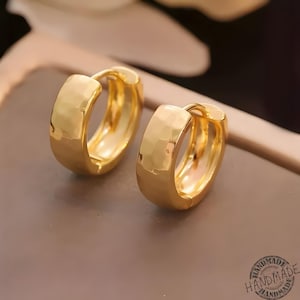 Aros de titanio • Aros pequeños de oro • Acero inoxidable • No se deslustran y son resistentes al agua • Joyas minimalistas hipoalergénicas