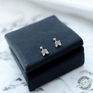 Pendientes de titanio con cierre de rosca en forma de mariposa: hipoalergénicos, no se deslustran, resistentes al agua, aptos para implantes, joyas minimalistas de estilo vintage