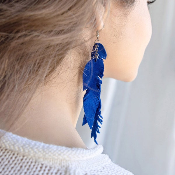 Boucles d'oreilles plumes en cuir suédé bleu vif LIVRAISON GRATUITE boucles d'oreilles boho chic à franges