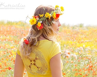 Bright yellow t-shirt with upcycled vintage crochet doily back - Size S