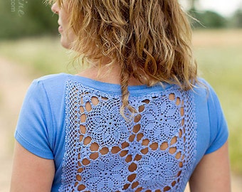 Lavender t-shirt with upcycled vintage crochet doily back - Size S