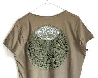 Olive green t-shirt with upcycled vintage crochet doily back - Size XXL