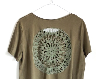 Olive green t-shirt with upcycled vintage crochet doily back - Size XL