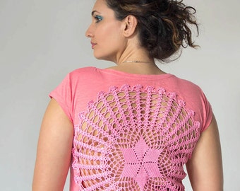 Pink coral t-shirt with crochet mandala doily back - Size L-XL