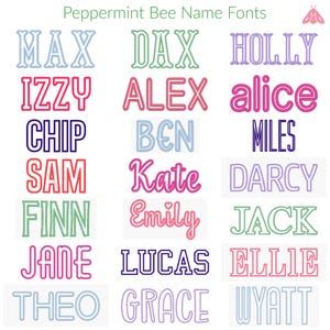 Pode incluir: Um display digital intitulado Peppermint Bee Name Fonts apresentando uma grade de nomes em v&aacute;rios estilos de contorno coloridos, incluindo Max, Dax, Holly, Izzy, Alex, Alice, Chip, Ben, Miles, Sam, Kate, Darcy, Finn, Emily, Jack, Jane, Lucas, Ellie, Theo, Grace e Wyatt.