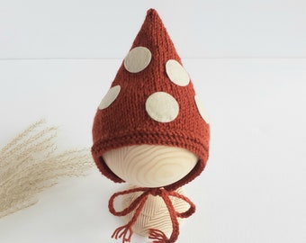 Mushroom baby hat Newborn mushroom bonnet hat Woodland baby shower gift Knit baby gnome hat Cottagecore baby accessory rust brown inky cap