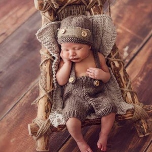 Taupe brown color newborn hand knit set of short pants with suspenders and wooden buttons and a beanie with a burlap strap at the front and two wooden buttons, newborn photo prop, newborn boy photo outfit, handmade baby gift